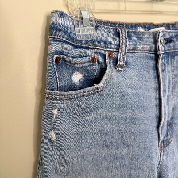 ABERCROMBIE Mom High Rise Curve Love Jeans Distressed Light Wash 2 SHORT - Picture 4 of 8